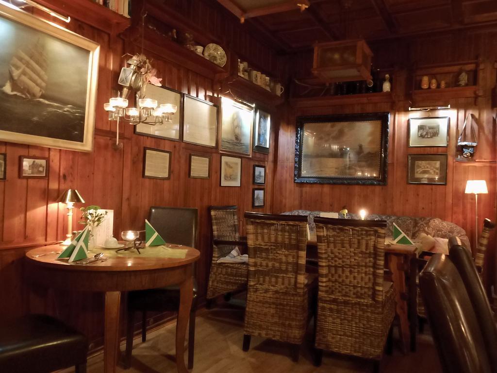Pension & Restaurant "Alte Schule" Kluis Екстериор снимка