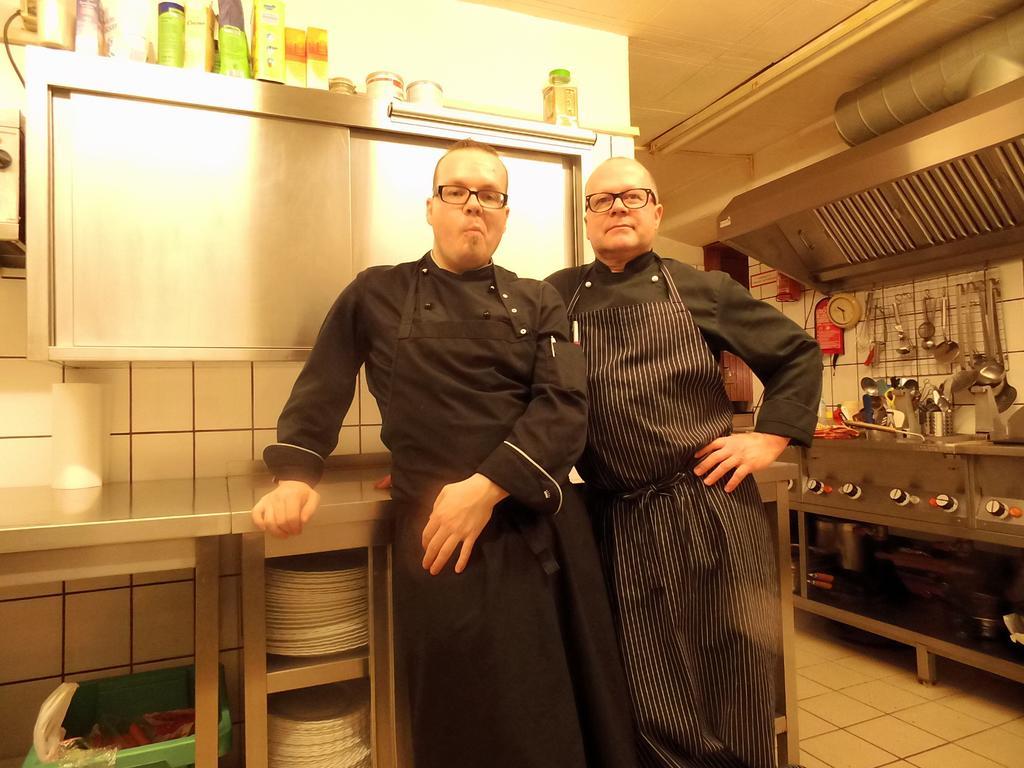 Pension & Restaurant "Alte Schule" Kluis Екстериор снимка