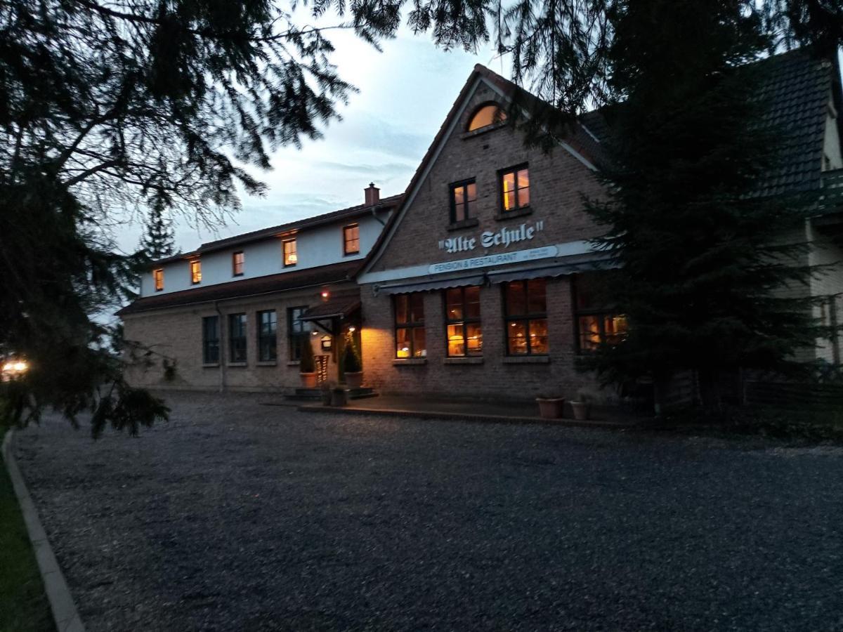 Pension & Restaurant "Alte Schule" Kluis Екстериор снимка