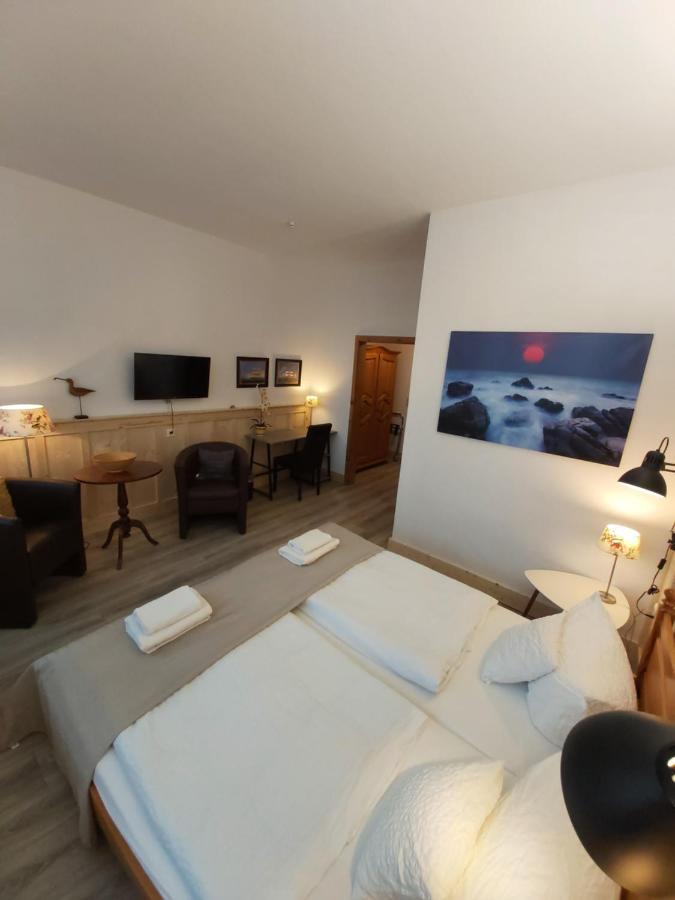 Pension & Restaurant "Alte Schule" Kluis Екстериор снимка