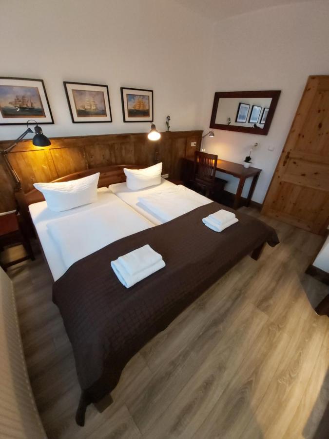 Pension & Restaurant "Alte Schule" Kluis Екстериор снимка