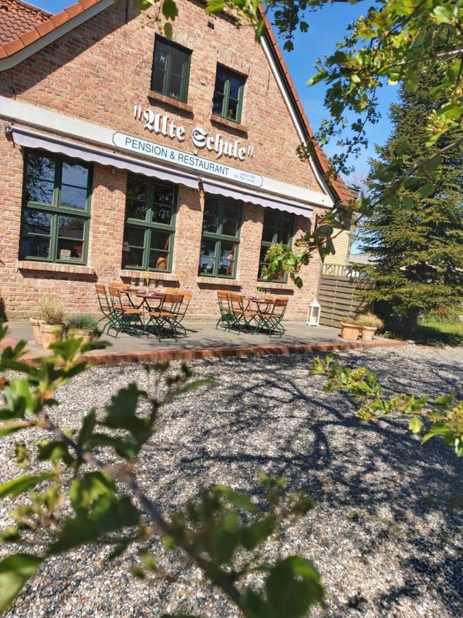 Pension & Restaurant "Alte Schule" Kluis Екстериор снимка