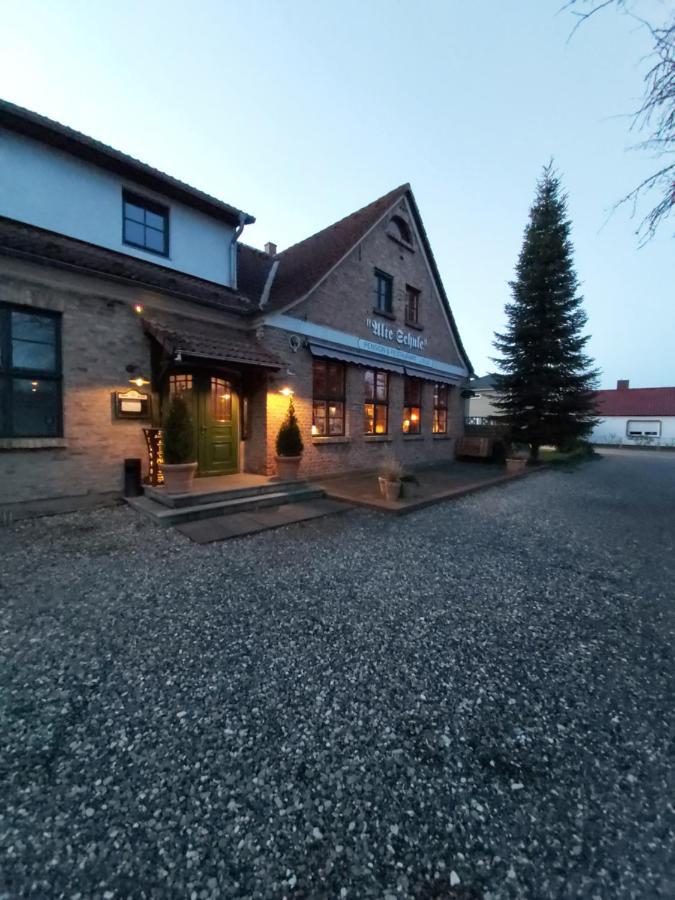 Pension & Restaurant "Alte Schule" Kluis Екстериор снимка