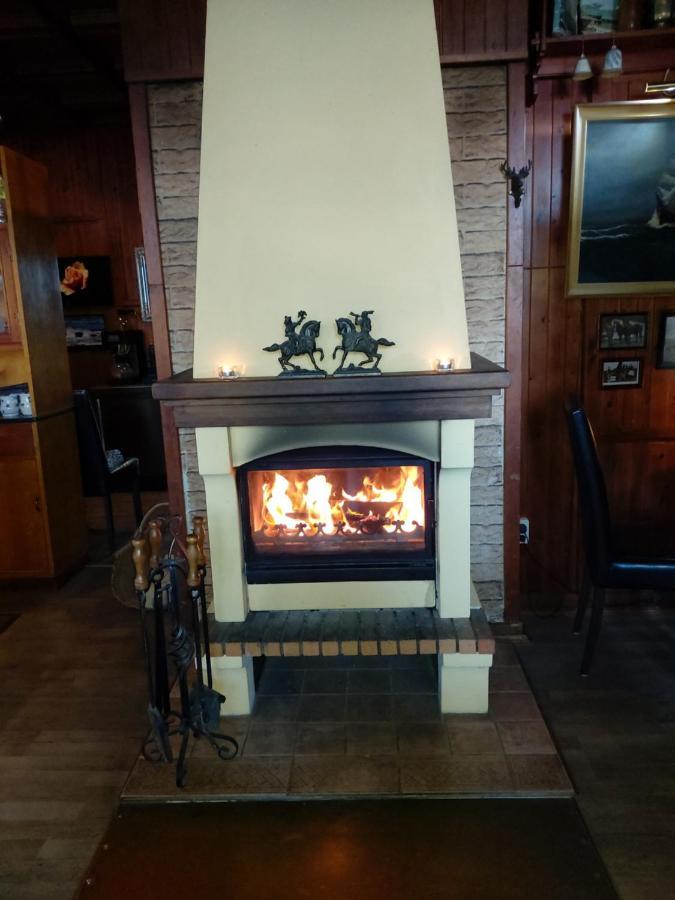 Pension & Restaurant "Alte Schule" Kluis Екстериор снимка