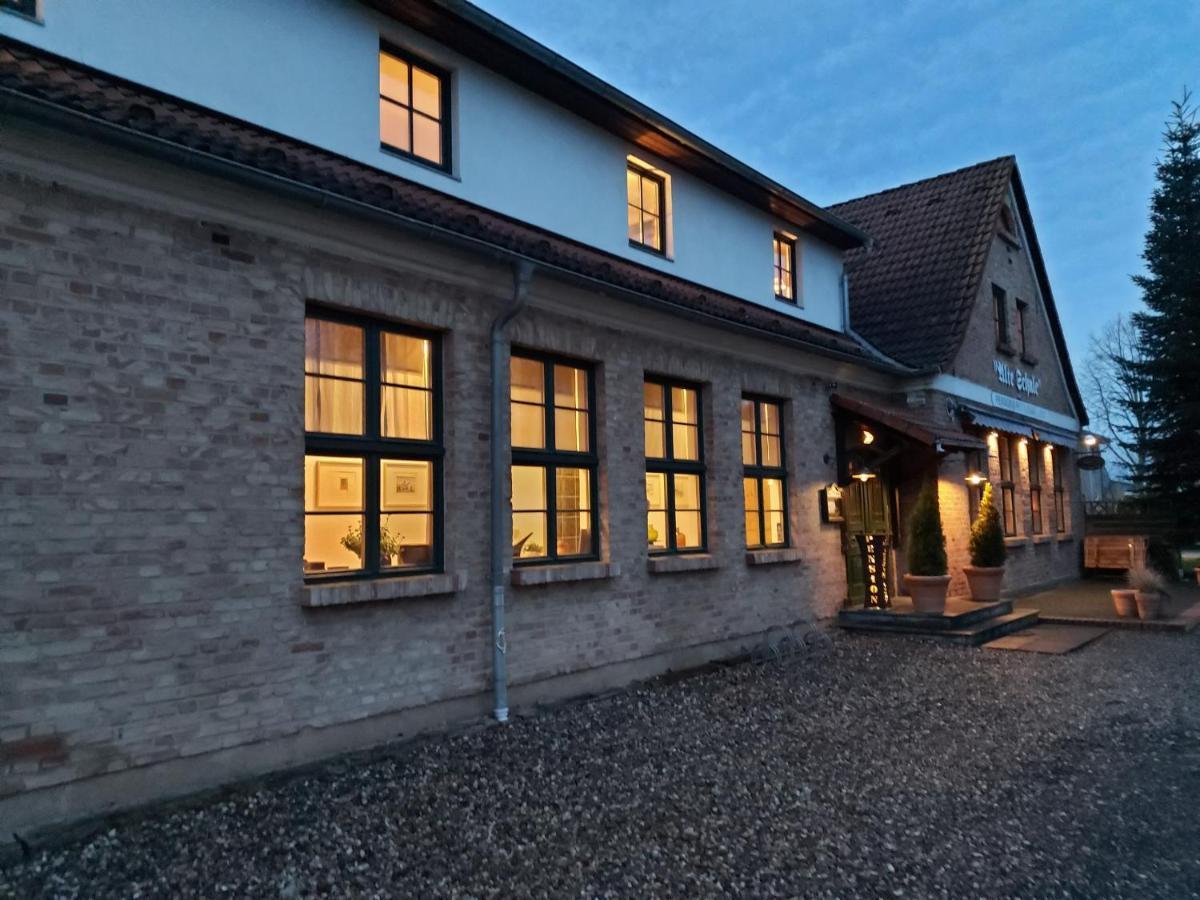 Pension & Restaurant "Alte Schule" Kluis Екстериор снимка