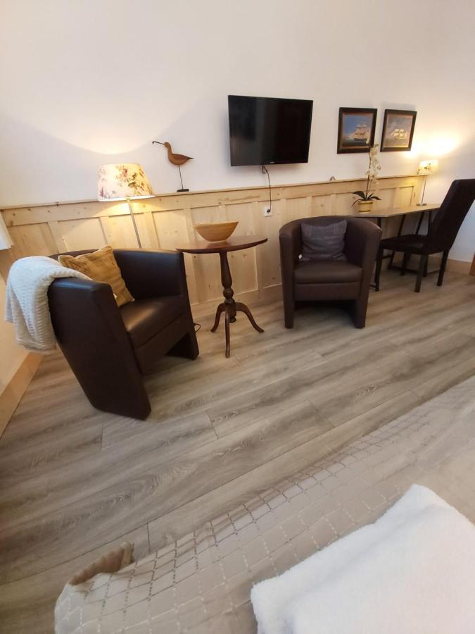 Pension & Restaurant "Alte Schule" Kluis Екстериор снимка