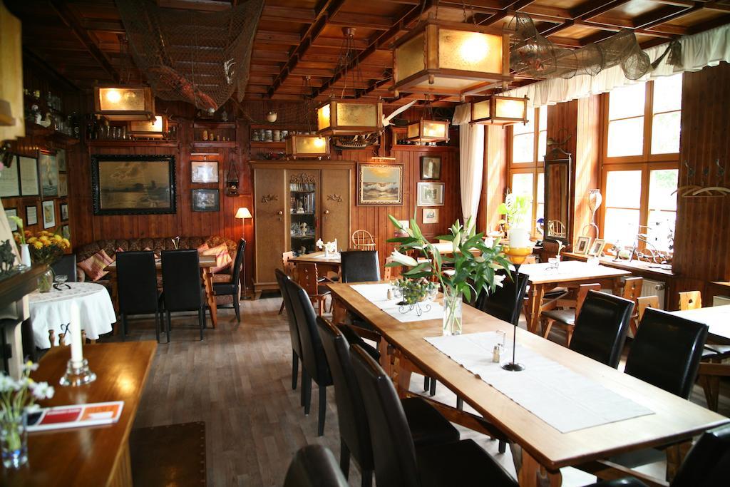 Pension & Restaurant "Alte Schule" Kluis Екстериор снимка