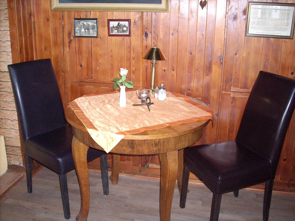 Pension & Restaurant "Alte Schule" Kluis Екстериор снимка