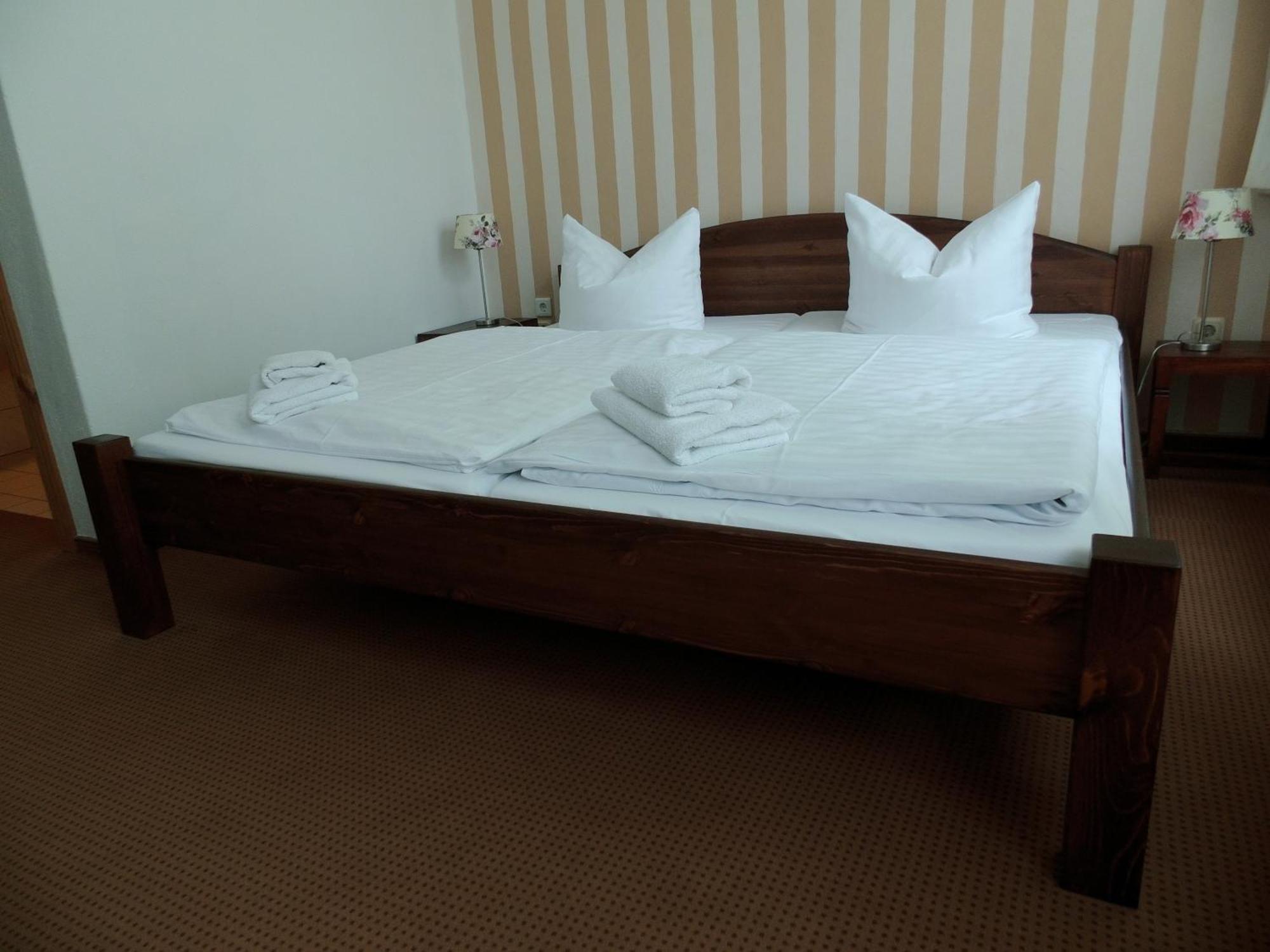 Pension & Restaurant "Alte Schule" Kluis Стая снимка