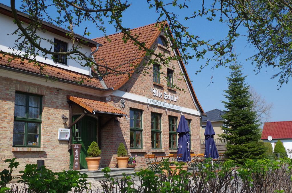 Pension & Restaurant "Alte Schule" Kluis Екстериор снимка