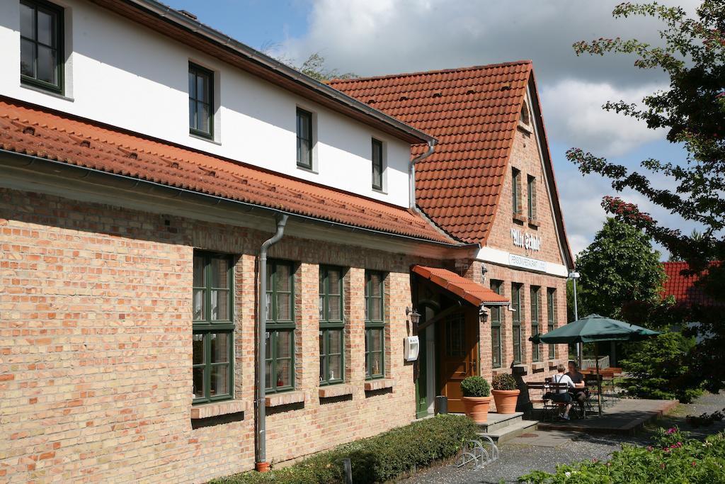 Pension & Restaurant "Alte Schule" Kluis Екстериор снимка