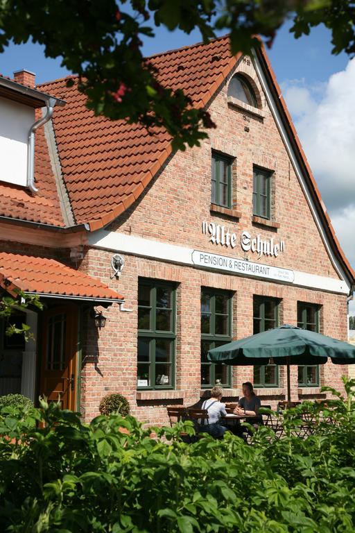Pension & Restaurant "Alte Schule" Kluis Екстериор снимка
