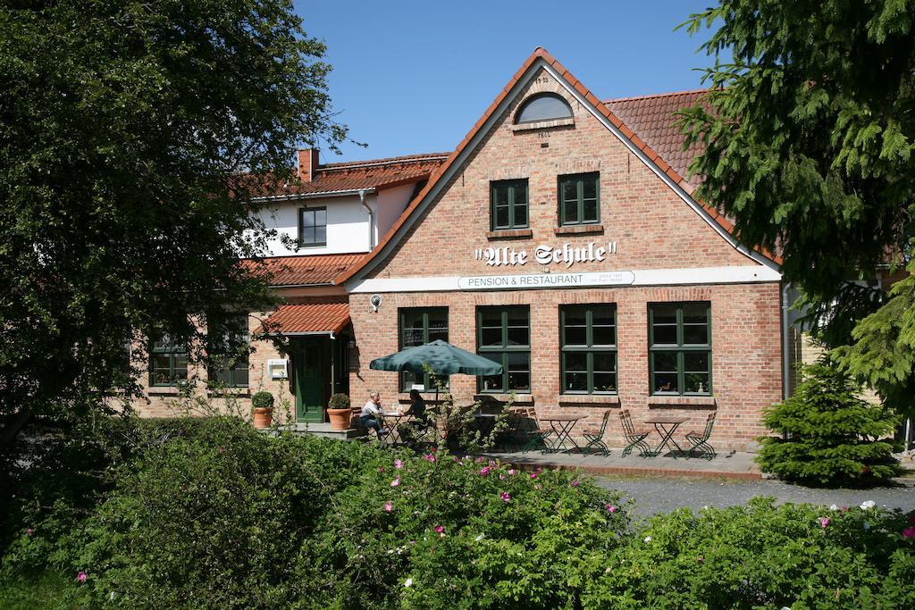 Pension & Restaurant "Alte Schule" Kluis Екстериор снимка