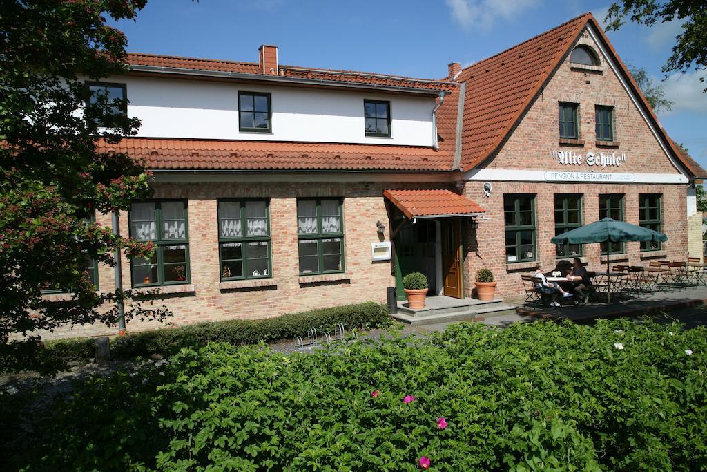 Pension & Restaurant "Alte Schule" Kluis Екстериор снимка